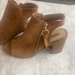 BRAND new! Suede heels